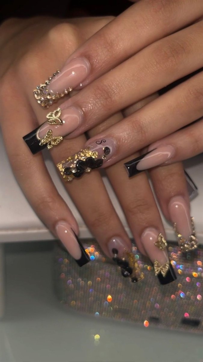 Signature nail set by Malani